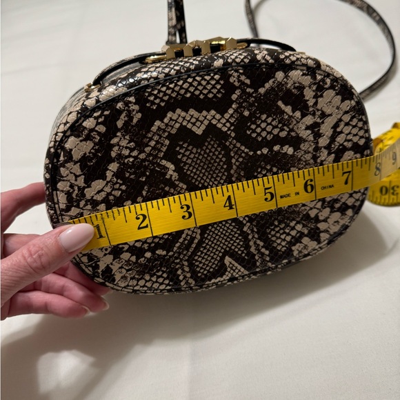 Michael Kors Black Bucket Bag NWOT - Picture 10 of 11